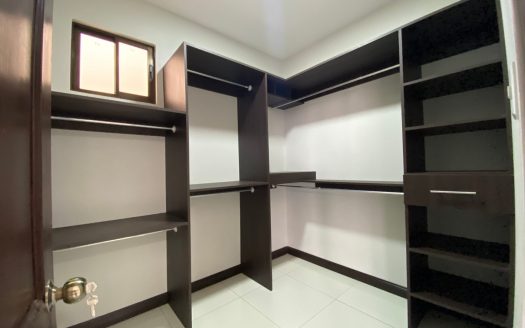 Casa en venta, ubicada en Concepción, Tres Ríos.